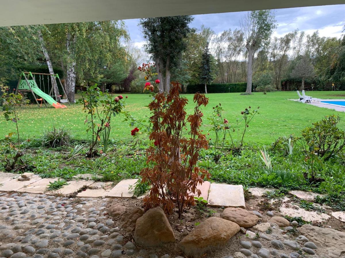 Appartement Familial Au Bord De La Marne, Jardin 8000M2, Piscine, Court De Tennis, Terrasse, Parking Gratuit Proche Disneyland Isles-les-Villenoy Exterior photo