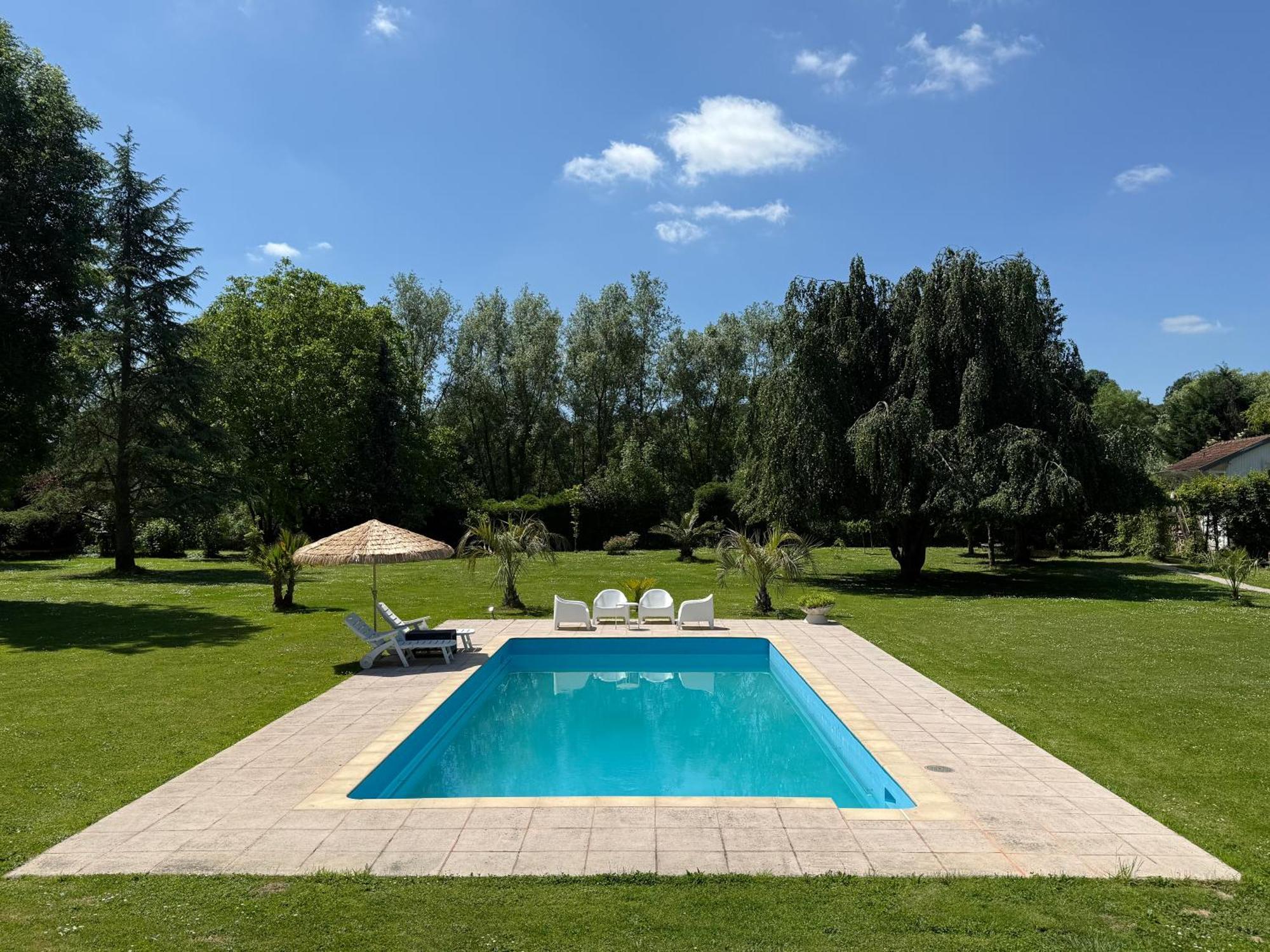 Appartement Familial Au Bord De La Marne, Jardin 8000M2, Piscine, Court De Tennis, Terrasse, Parking Gratuit Proche Disneyland Isles-les-Villenoy Exterior photo